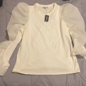 White, puffy arms top
